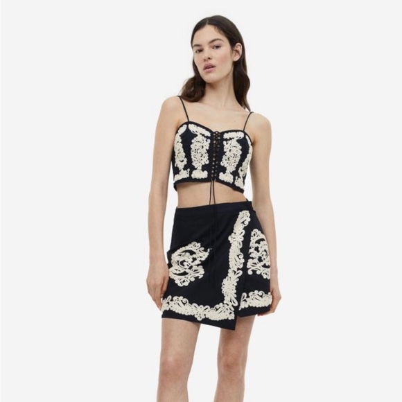 ISO H&M Drawstring Embroidered Top - Picture 2 of 2